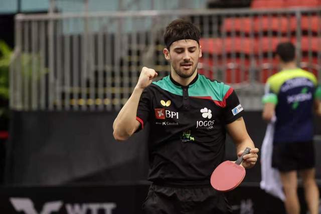 站为选手们 站为选手们